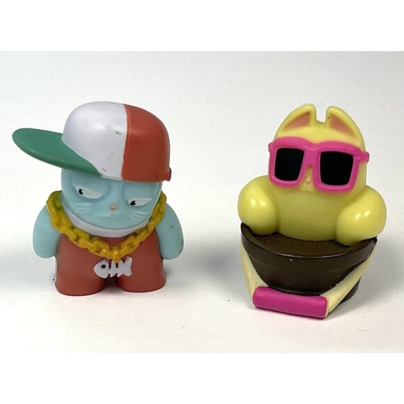 Lot 2 HASBRO Lost Kitties Series 2 Miniature Mini Figurines MAXALAX & BONEZ EUC - Picture 1 of 3